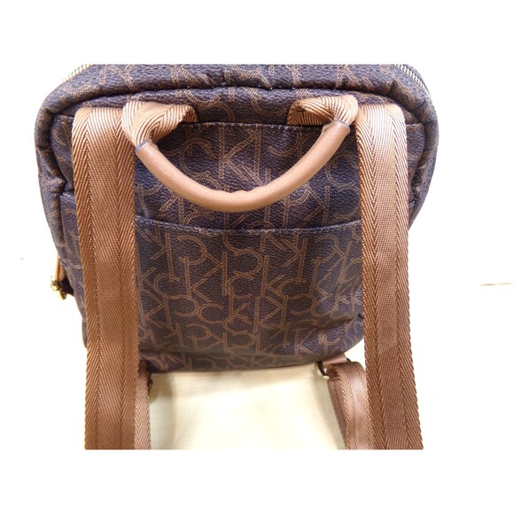 Calvin Klein Signature Belfast Backpack Bag 2 Magnetic Pockets 2‎ Zipper Closure - Picture 4 of 16